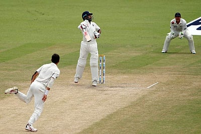 கொல்கத்தா டெஸ்ட்: நியூசி., முதல் இன்னிங்ஸ்- 204 க்கு 'ஆல் அவுட்'; இந்தியாவும் தடுமாற்றம்!