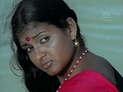 முதன் முதலில் காமிரா முன் நிற்கிறார்.  அதுவும் கமலுடன்? சரியாக வருமா?