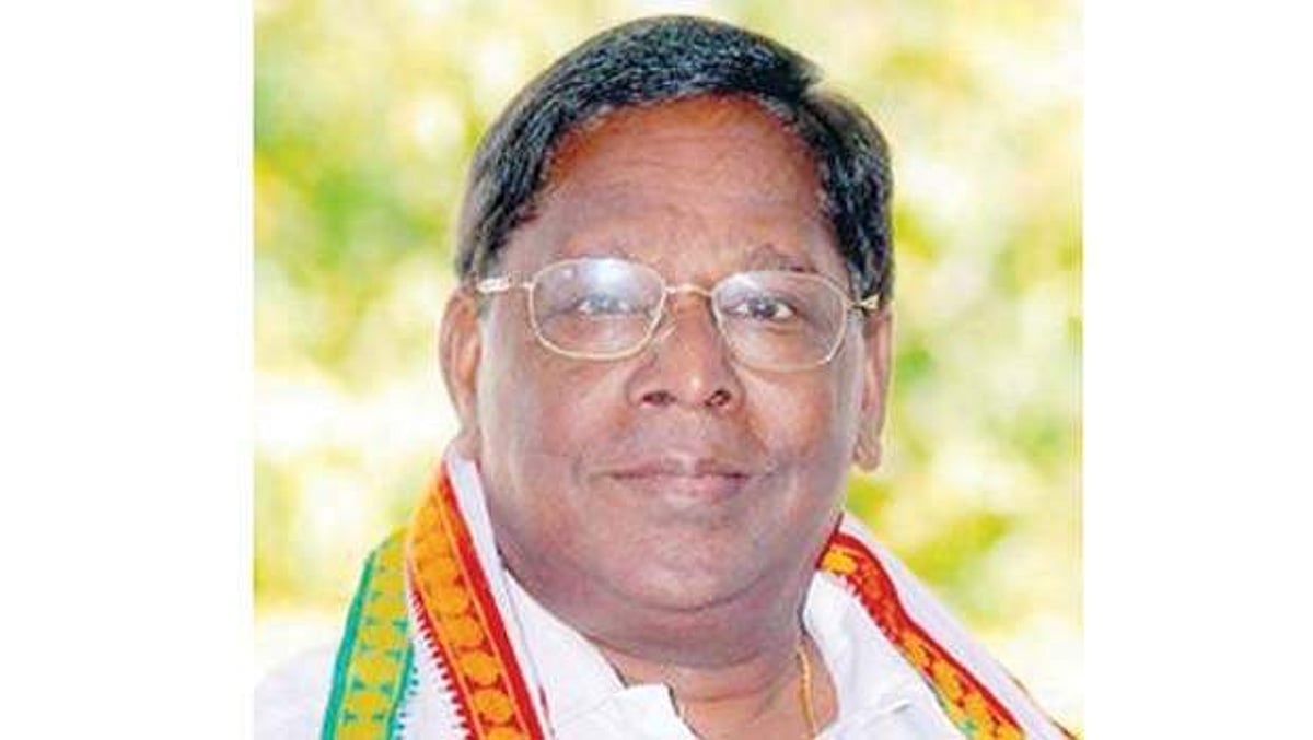 புதுச்சேரி விடுதலை நாள் விழா: முதல்வர் நாராயணசாமி தேசிய கொடியேற்றினார்