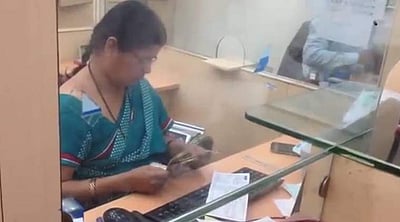 அவர் உலகின் மிக மெதுவான கேஷியர் இல்லை - ஒரு வைரல் வீடியோவின் உண்மை முகம்!