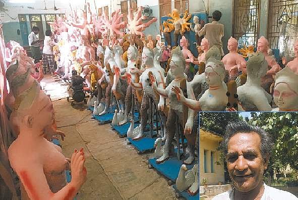 கடவுள் எங்களை உருவாக்க வைக்கிறான்!