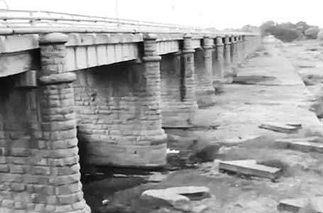 மீண்டும் மணல் மேடானது ஸ்ரீவைகுண்டம் அணை: அரசுக்கு பல கோடிரூபாய் இழப்பு