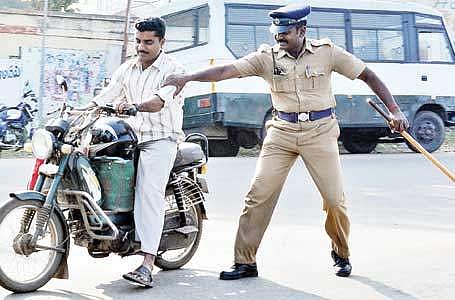 தலைக்கவசம் அணியாத காவலர்கள் மீது வழக்கு: சென்னை காவல்துறை அதிரடி உத்தரவு