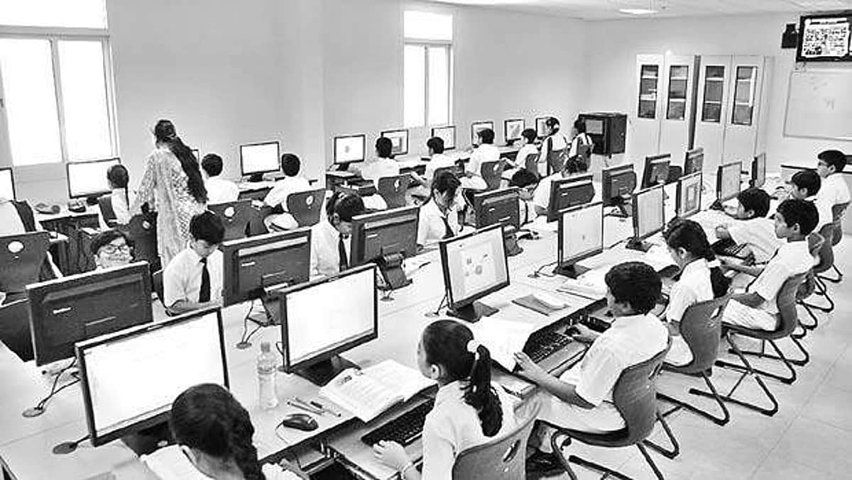 வேலைக்காக காத்திருக்கும் கணினி அறிவியல் பட்டதாரிகள்