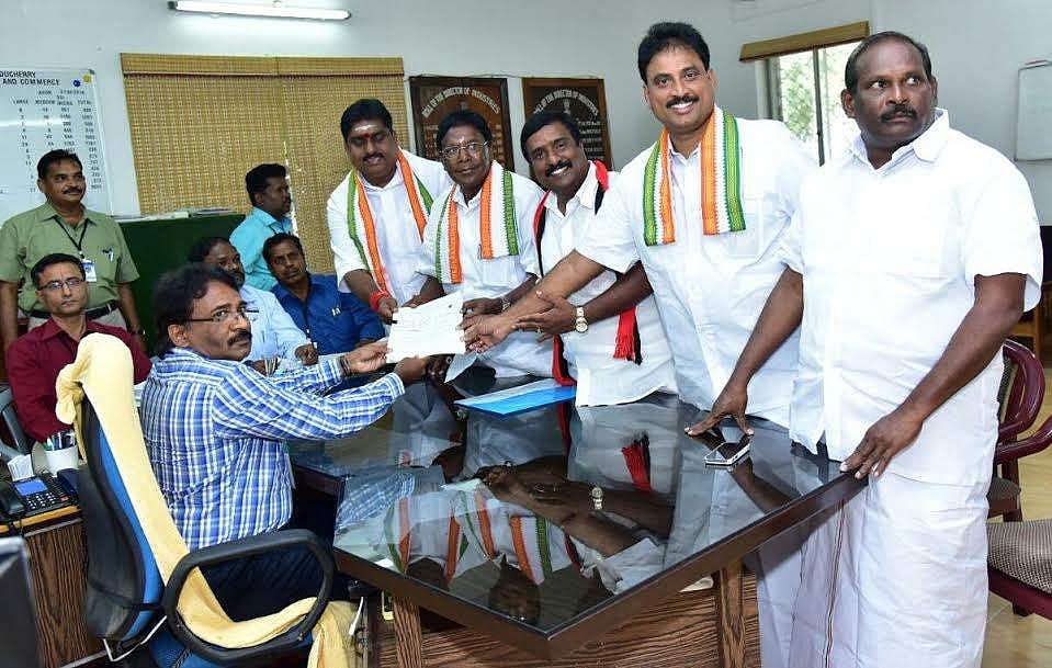 நெல்லித்தோப்பு: வேட்புமனு தாக்கல் செய்தார் நாராயணசாமி; நாளை மனுக்கள் பரிசீலனை