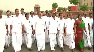 விவசாயிகளுக்கு பயிர் கடனாக ரூ.3000 கோடி: அருண் ஜேட்லியிடம் அதிமுக எம்பிக்கள் வேண்டுகோள்!