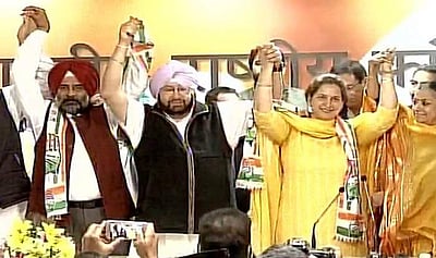 காங்கிரசில் இணைந்த பிரபல கிரிக்கெட் வீரரின் மனைவி!