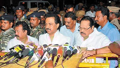 ஆர்.கே நகர் இடைத்தேர்தலில் தில்லுமுல்லு செய்து வெற்றி பெற முயற்சிக்கிறார்கள்: மு.க.ஸ்டாலின் புகார்!