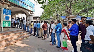 ரூபாய் நோட்டு வாபசுக்கு பிறகான முதல் சம்பள நாள்: எப்படி இருக்கு?