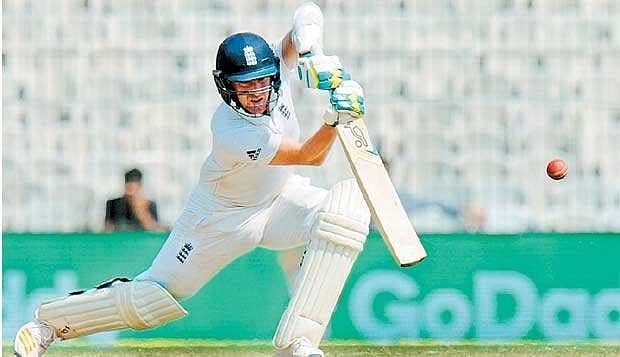 முதல் இன்னிங்ஸில் இங்கிலாந்து 477 ரன்கள் குவிப்பு