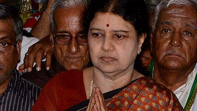 அதிமுக தலைமைப்பொறுப்பை ஏற்க சசிகலா சம்மதம்: முதல்வர் பன்னீர்செல்வம் தகவல்