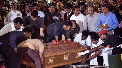 ஜெயலலிதா உடல் எரியூட்டப்படுவதற்கு பதில் நல்லடக்கம் செய்யக் காரணம்!