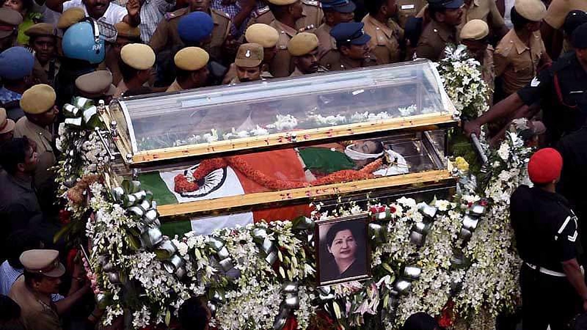 'அழுவதற்கு சொந்தம் தேவையில்லை. அன்பிருந்தாலே போதும்' என்று உணர வைத்தவர்