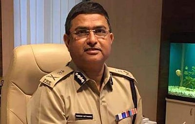 லஞ்சம் வாங்கியதாக வழக்குப்பதிவு: சிபிஐ சிறப்பு இயக்குநர் ராகேஷ் அஸ்தானாவின் அதிகாரம்  பறிப்பு 