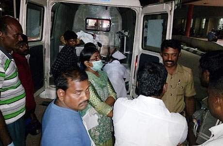 திருவண்ணாமலை அருகே லாரி-கார் நேருக்கு நேர் மோதி விபத்து: 7 பேர் பலி