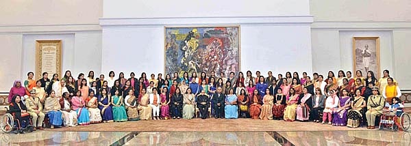 சாதனைப் பெண்கள் நூறு பேர்