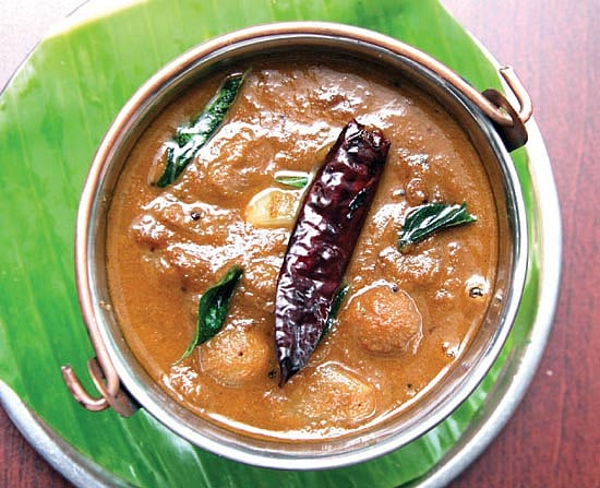 உள்ளி தீயல்