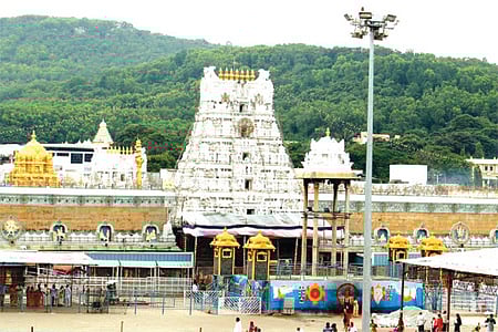 கோடை விடுமுறையின் கடைசி ஞாயிறு: திருப்பதியில் ஒரே நாளில் லட்சம் பேர் தரிசனம்