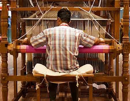 நெசவாளர்களுக்குப் பயிற்சி!