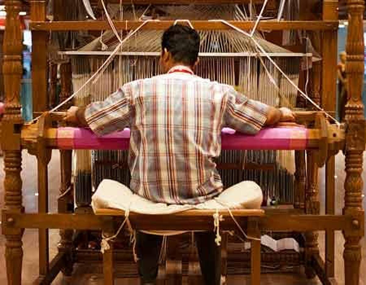 நெசவாளர்களுக்குப் பயிற்சி!