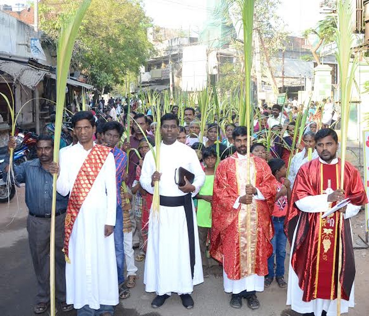ஸ்ரீவில்லிபுத்தூரில் ஐக்கிய குருத்தோலை பவனி