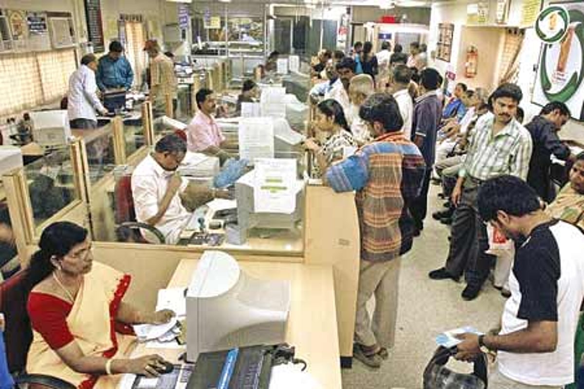 வேலை தர நாங்கள் ரெடி... விண்ணப்பிக்க இளைஞர்கள் ரெடியா..? பட்டதாரிகளுக்கு பொதுத்துறை வங்கிகளில் 1135 சிறப்பு அதிகாரி வேலை