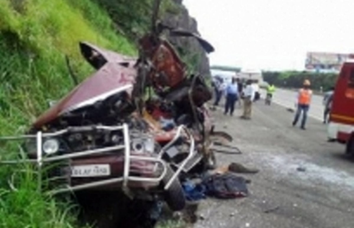 உத்தரப் பிரதேசத்தில் சாலை விபத்து: 4 பேர் பலி, 6 பேர் காயம்