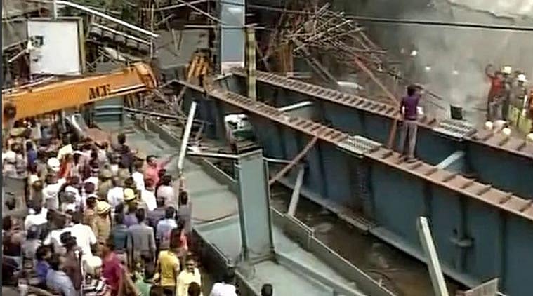 கொல்கத்தாவில் புதிய பாலம் இடிந்து விழுந்ததில் 10 பேர் பலி?