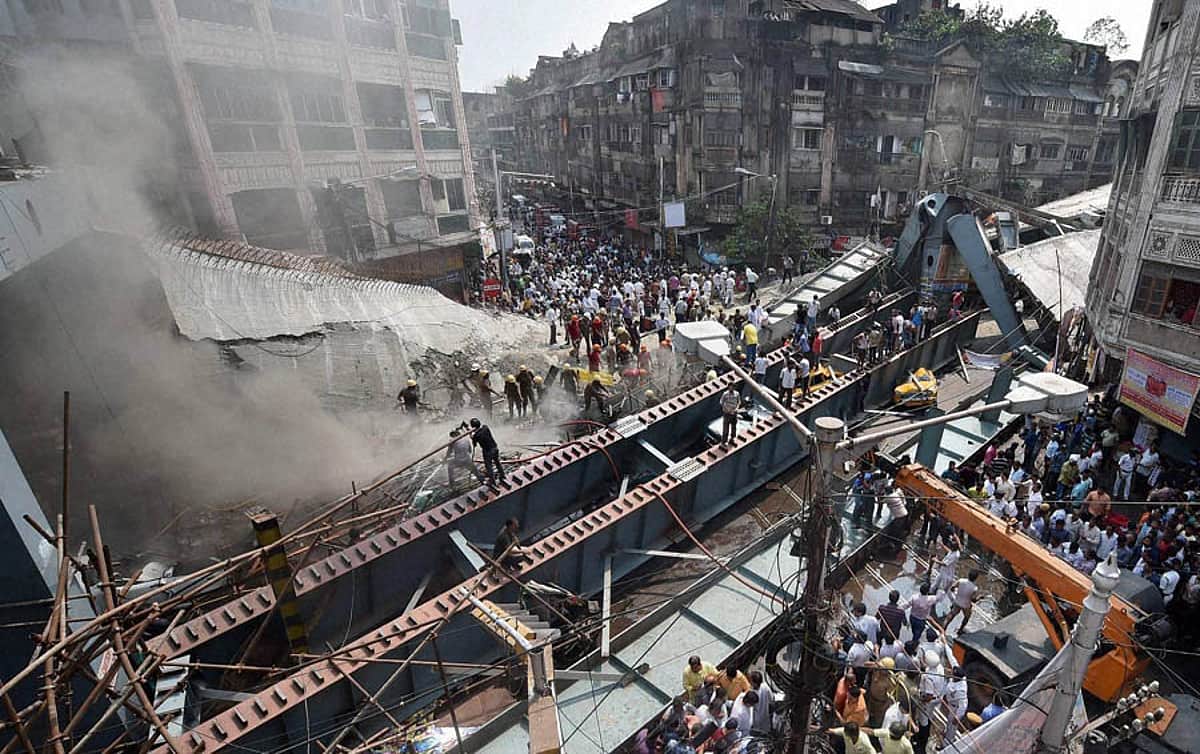 கொல்கத்தா பாலம் இடிந்து விபத்து: பலி 18 ஆக உயர்வு