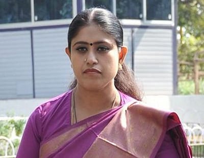 தினகரனை முதல்வர் பழனிசாமியும் பன்னீர்செல்வமும் ஆதரிக்க வேண்டும்: விஜயதரணி பேச்சு