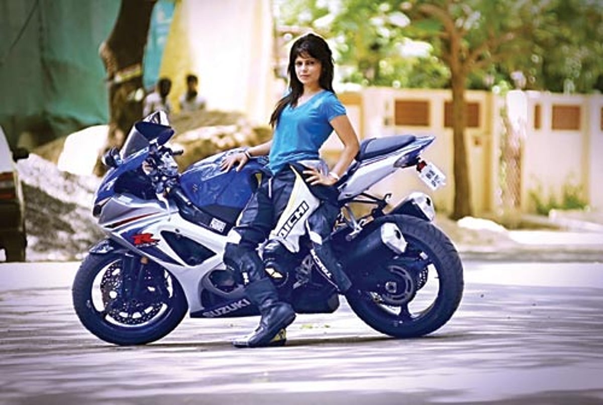 உலக அளவில் சேம்பியன்ஷிப் வெல்ல வேண்டும்! - சொல்கிறார் கார் பந்தய வீராங்கனை: அலிஷா அப்துல்லா