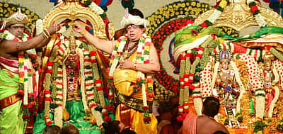மதுரை அரசாளும் மீனாட்சிக்குத் திருக்கல்யாண வைபவம்..!