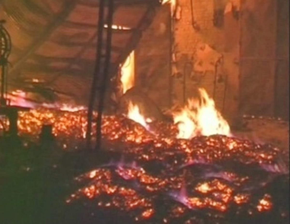 மங்கோல்புரியில் உள்ள ஷூ உற்பத்தி தொழிற்சாலையில் பயங்கர தீ விபத்து