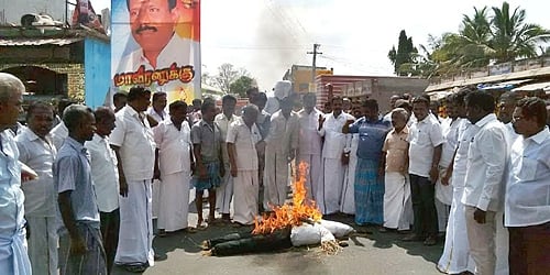 விராலிமலையில் வைகோ உருவ பொம்மை எரிப்பு 