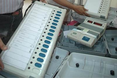 மூன்று மணிக்கு மேல் வாக்குச்சாவடிகளைக் கைப்பற்ற அதிமுக திட்டம்: திமுக 'பகீர்' புகார் 
