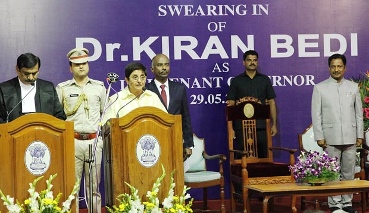 புதுச்சேரி துணைநிலை ஆளுநராக கிரண்பேடி பதவியேற்பு