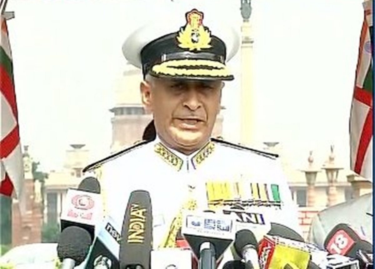 புதிய கடற்படை தளபதியாக சுனில் லன்பா பொறுப்பேற்பு