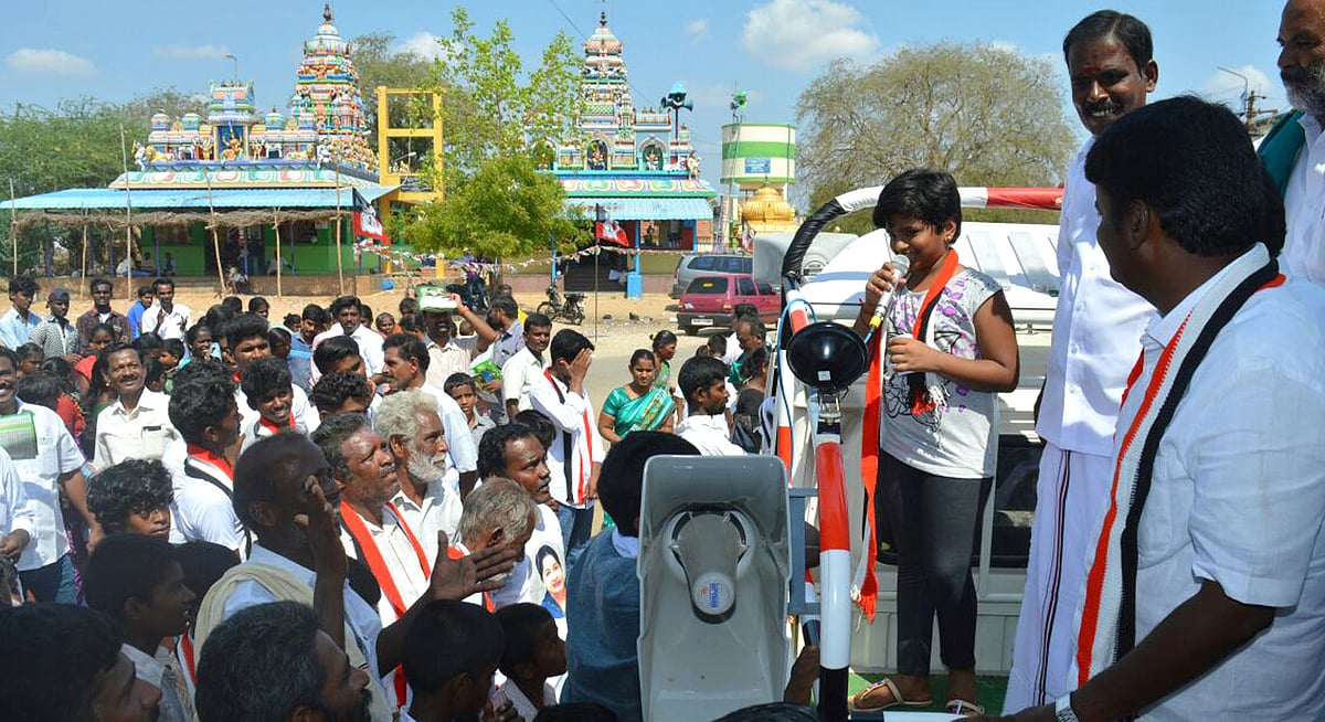 அமைச்சர் விஜயபாஸ்கருக்கு ஆதரவாக அவரது 8 வயது மகள் பிரசாரம்