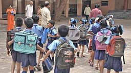 குழந்தைகளைத் தனியார் பள்ளிகளில் சேர்த்தால் அரசின் நலத்திட்டங்கள் கிடையாது: கிராம ஊராட்சிகள் அதிரடி