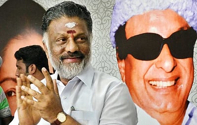 முதல்வர் பொறுப்பை விட்டுக் கொடுப்பாரா ஓ. பன்னீர்செல்வம்?