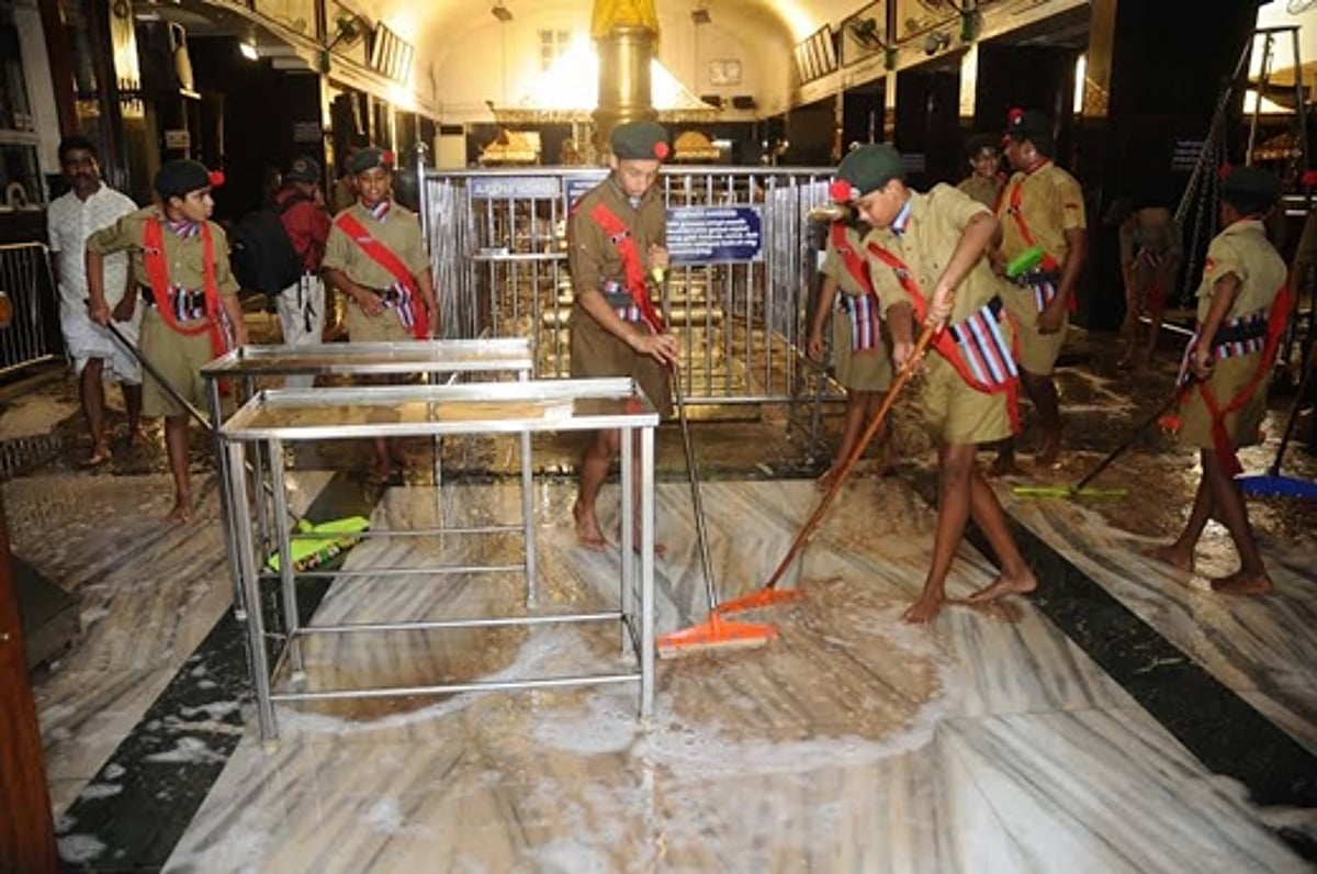 சிலை கடத்தல் மன்னன் தீனதயாளன் ஸ்ரீவில்லிபுத்தூர் சிறப்பு நீதிமன்றத்தில் ஆஜர்