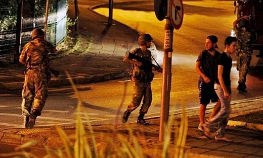 துருக்கியில் ராணுவப் புரட்சியில் ஈடுபட்ட 754 பேர் கைது