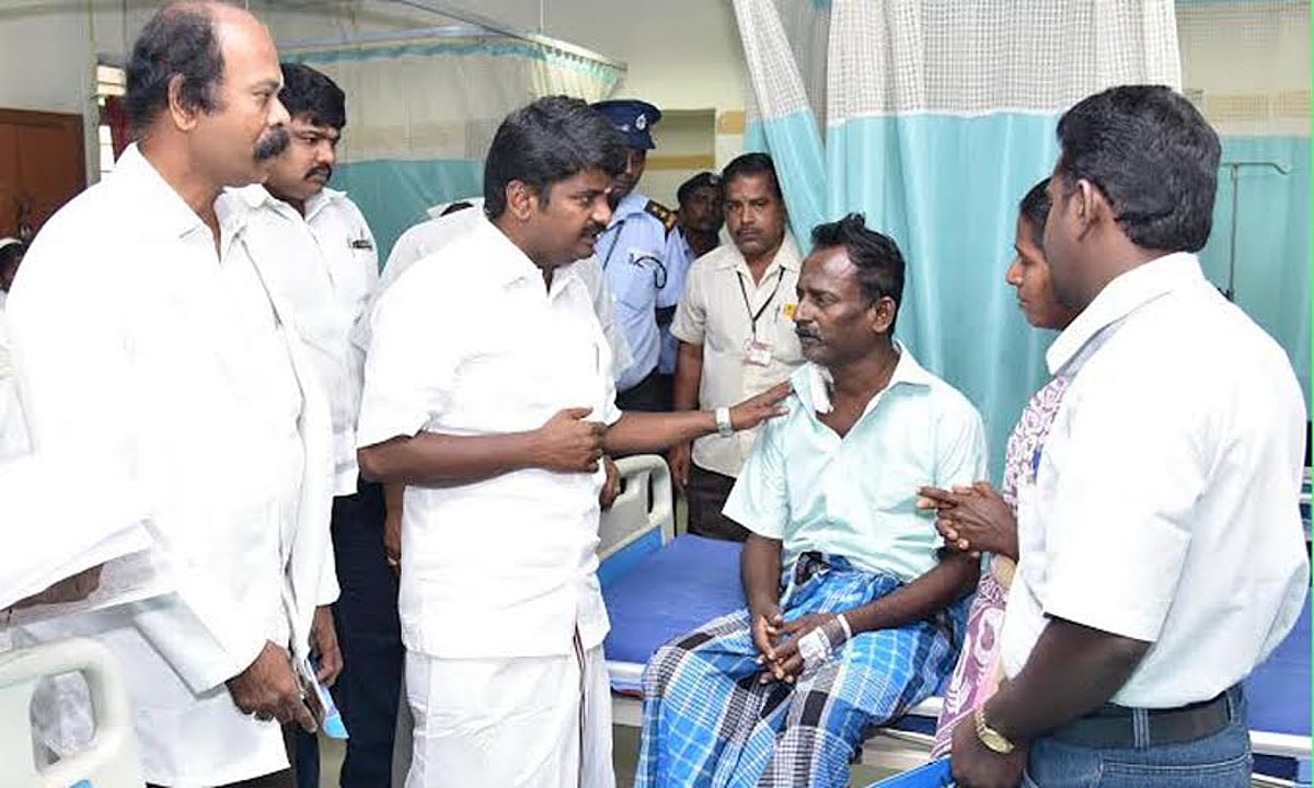 கல்லீரல் பாதித்த அரசுப் பள்ளி ஆசிரியருக்கு மருத்துவ உதவி: முதல்வர் உத்தரவையடுத்து அமைச்சர் நேரில் பார்வயிட்டார்