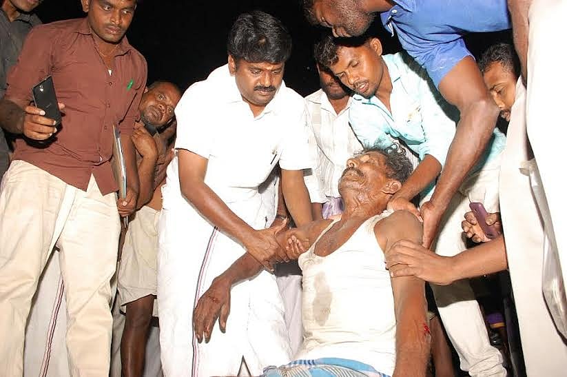 விபத்தில் சிக்கிய லாரி ஓட்டுநரை காப்பாற்றிய அமைச்சர் 