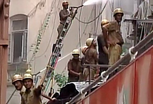 கொல்கத்தாவில் உள்ள அலகாபாத் வங்கியில் பயங்கர தீ விபத்து 