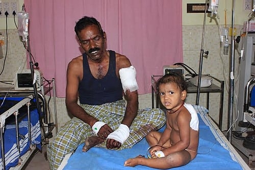 அம்பையில் பயங்கரம்: மனைவி, குழந்தைகள் உள்பட 5 பேரை சரமாரியாக வெட்டிய இளைஞர் 