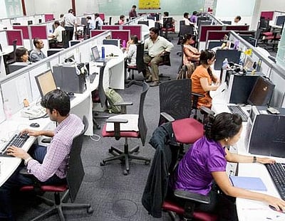 பாரத ஸ்டேட் வங்கியில் வேலை வேண்டுமா? உடனே விண்ணப்பிக்கவும்!