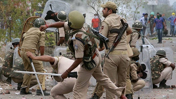 காஷ்மீரில் தொடர் பதற்றம்: 3-வது நாளாக அமர்நாத் யாத்திரை நிறுத்தம்