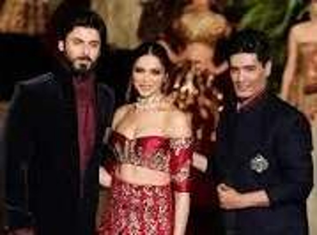 லேட்டஸ்ட் வெட்டிங் லெஹங்கா ஸ்பெஷல்!