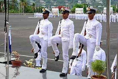 கடற்படையில் கொட்டிக்கிடக்கும் 2500 வேலைவாய்ப்புகள்: பிளஸ் 2 முடித்தவர்கள் விண்ணப்பிக்கலாம்